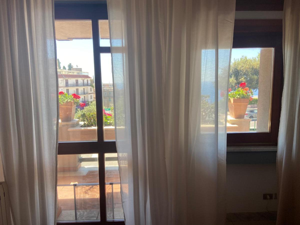 Villa Centaurea Apartment With Private Parking Taormina Exteriör bild